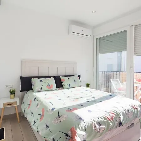 Sea View W/ 2 Rooms, Beach: 1 Minute Apartamento